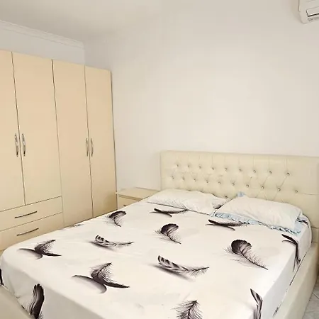 아파트 Charm Hideaway 티라나